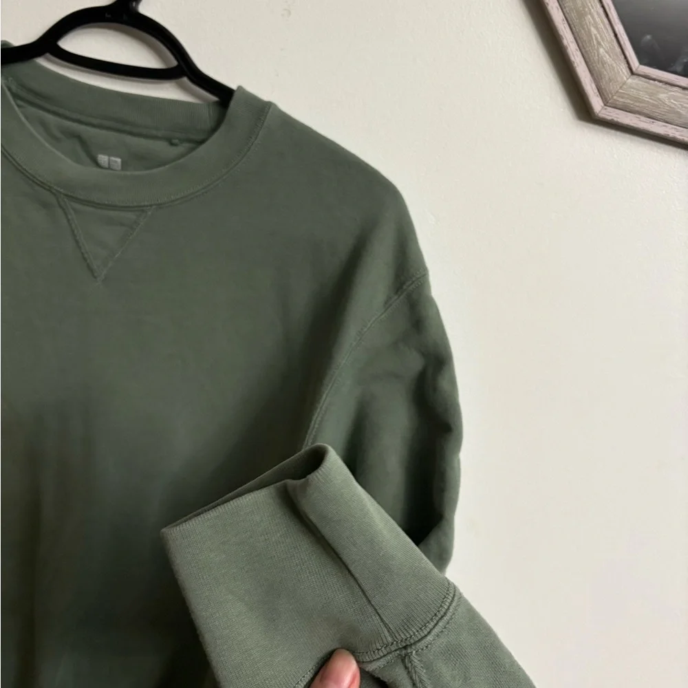 Uniqlo Olive Green Crew Neck Sweater - Picture 4 of 6